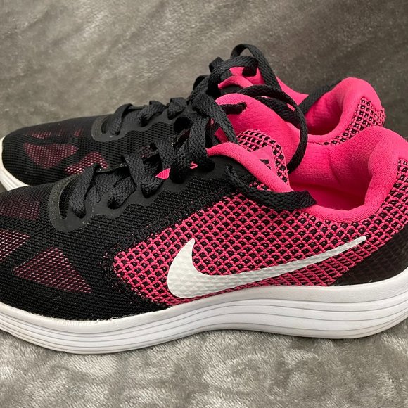 Nike Tennis Shoes - Picture 3 of 5